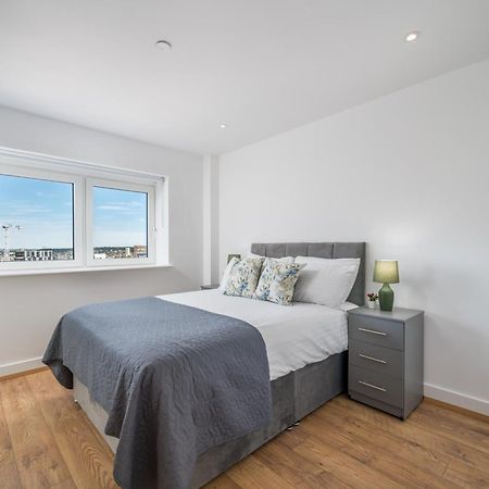 Skyvillion - London River Thames Top Floor Apartments By Woolwich Ferry, Mins To London Excel, O2 Arena , London City Airport With Parking Exteriör bild