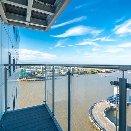 Skyvillion - London River Thames Top Floor Apartments By Woolwich Ferry, Mins To London Excel, O2 Arena , London City Airport With Parking Exteriör bild