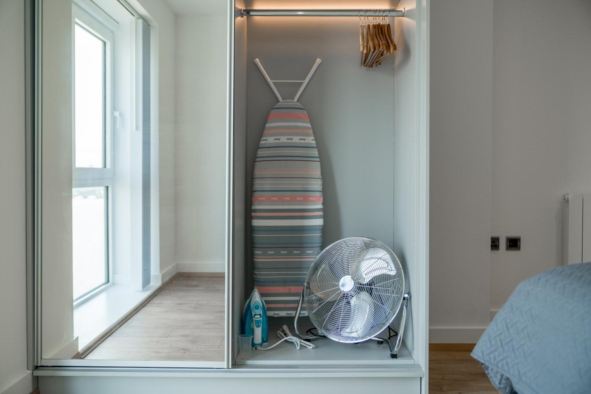 Skyvillion - London River Thames Top Floor Apartments By Woolwich Ferry, Mins To London Excel, O2 Arena , London City Airport With Parking Exteriör bild