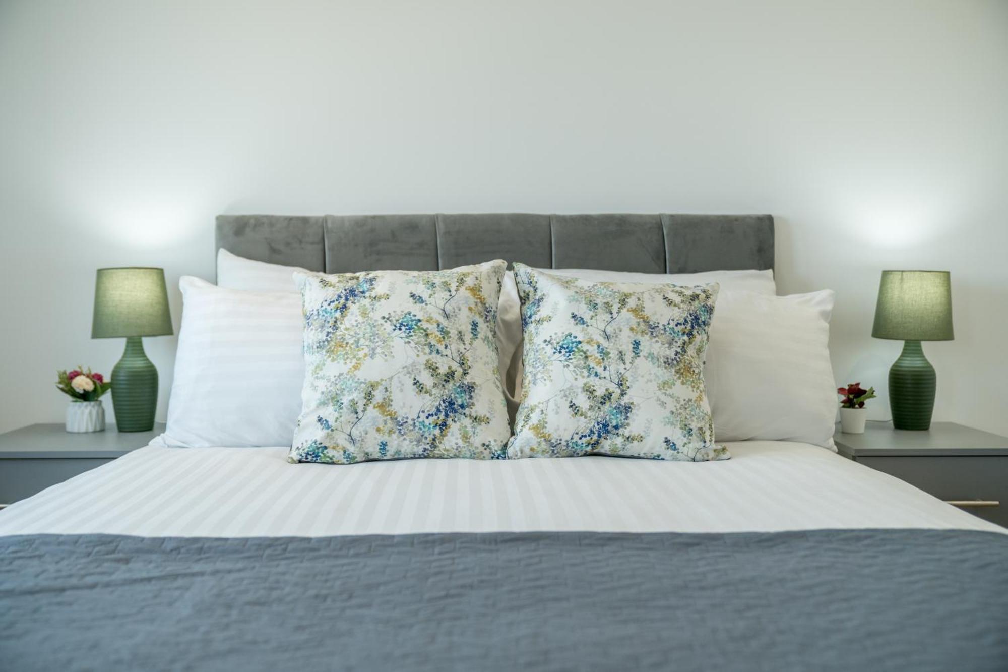 Skyvillion - London River Thames Top Floor Apartments By Woolwich Ferry, Mins To London Excel, O2 Arena , London City Airport With Parking Exteriör bild