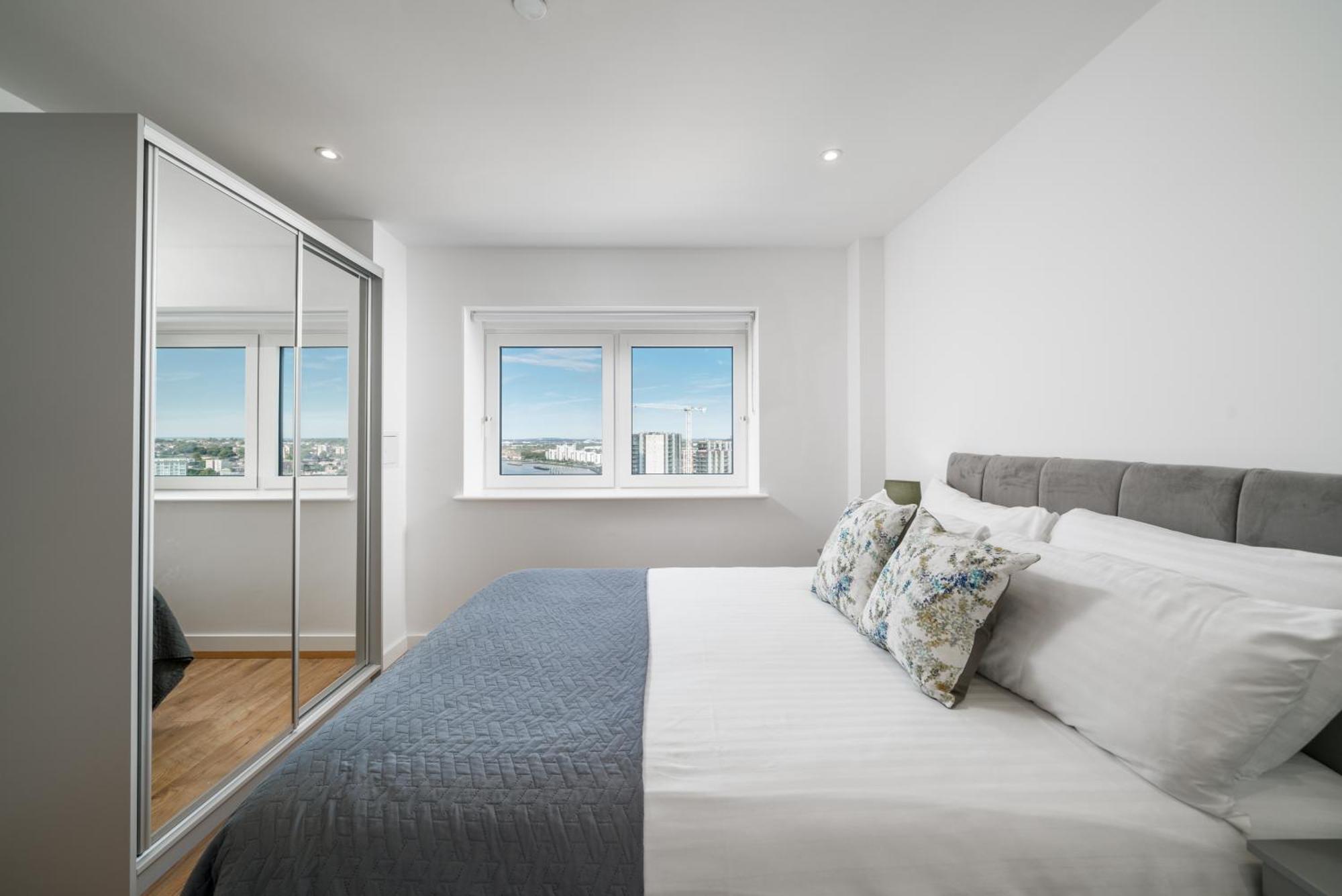 Skyvillion - London River Thames Top Floor Apartments By Woolwich Ferry, Mins To London Excel, O2 Arena , London City Airport With Parking Exteriör bild