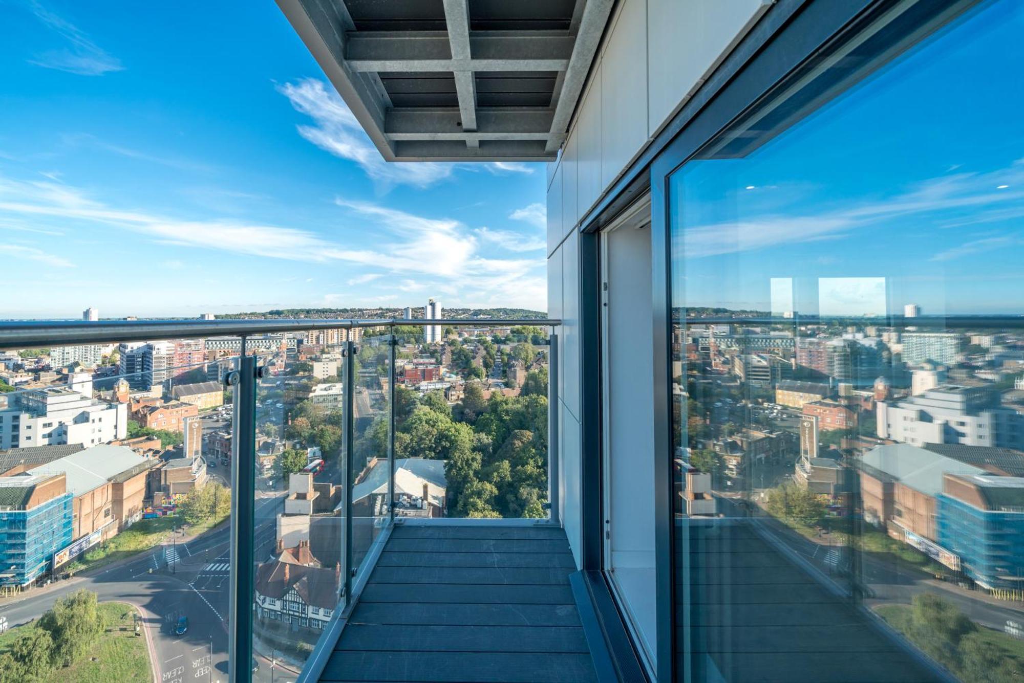 Skyvillion - London River Thames Top Floor Apartments By Woolwich Ferry, Mins To London Excel, O2 Arena , London City Airport With Parking Exteriör bild